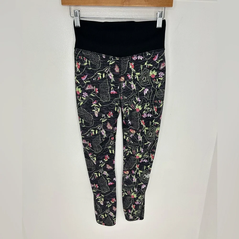 The North Face Black Floral Graphic Print Leggings Size Small‎ Active Gym Yoga